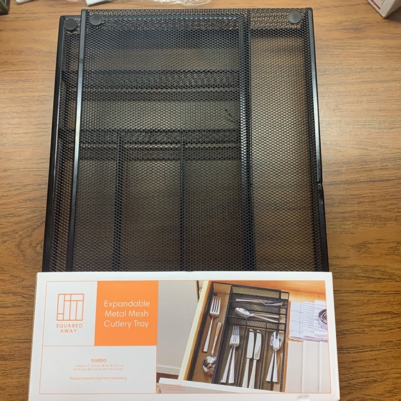 Expandable Metal Mesh Cutlery Tray Desk organizer. Black. - Picture 3 of 3